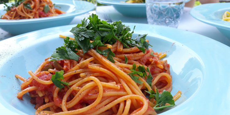spaghetti z oliwkami